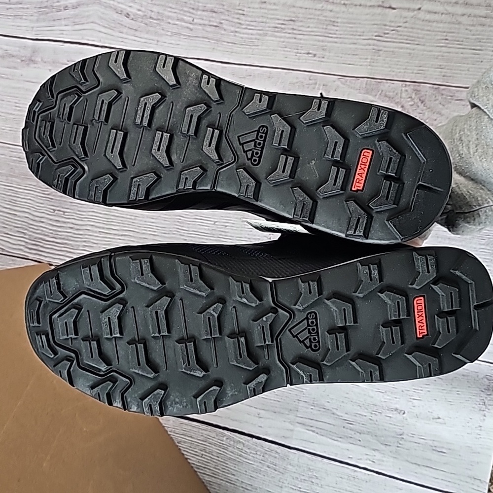 NWT adidas 8.5 outdoor Terrex Mid ClimaProof Snow boots - Picture 2 of 6